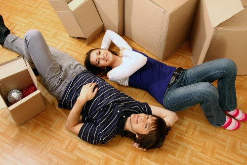 Efficient packing and unpacking support for Shoreditch residents